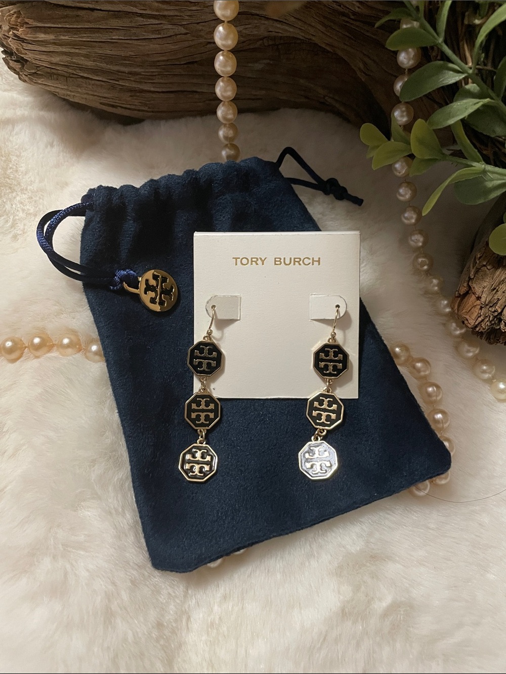 ⚜️Tory Burch Black and Gold Linked Logo Drop Earrings⚜️ - Picture 2 of 8